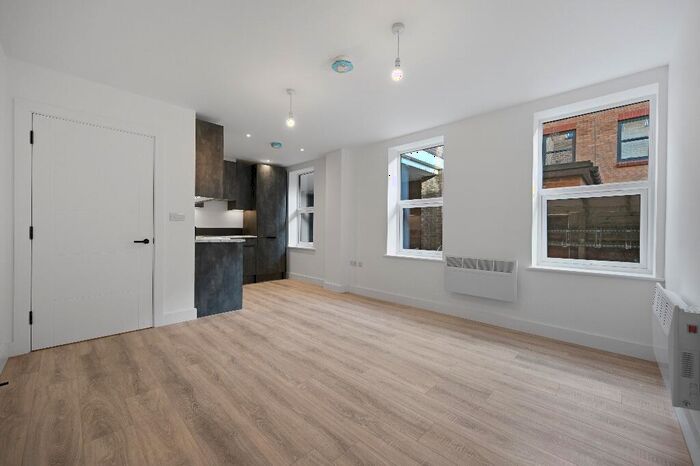 1 Bedroom Flat To Rent In The Grove, Slough, Berkshire, SL1