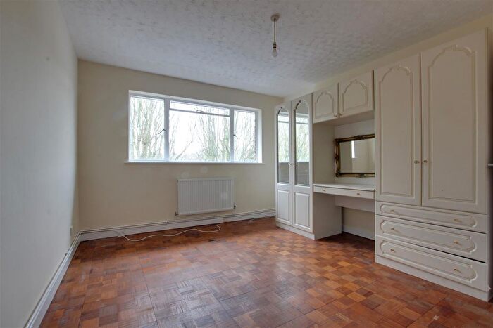 3 Bedroom Flat To Rent In Springbank, London, N21