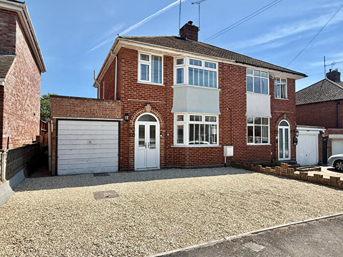 3 Bedroom Semi-Detached House For Sale In Richmond Road, Yeovil, Somerset, BA20