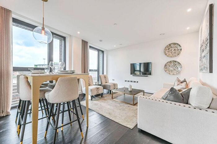 2 Bedroom Flat To Rent In Ponton Road, Battersea, London, SW11