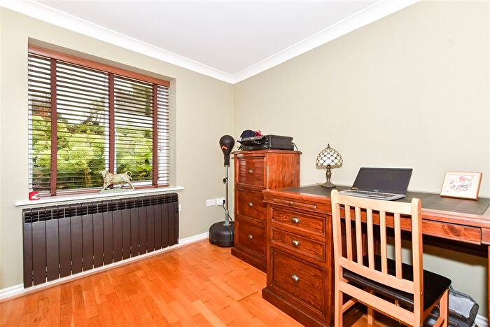 2 Bedroom Flat For Sale In Bambridge Court, Maidstone, Kent, ME14