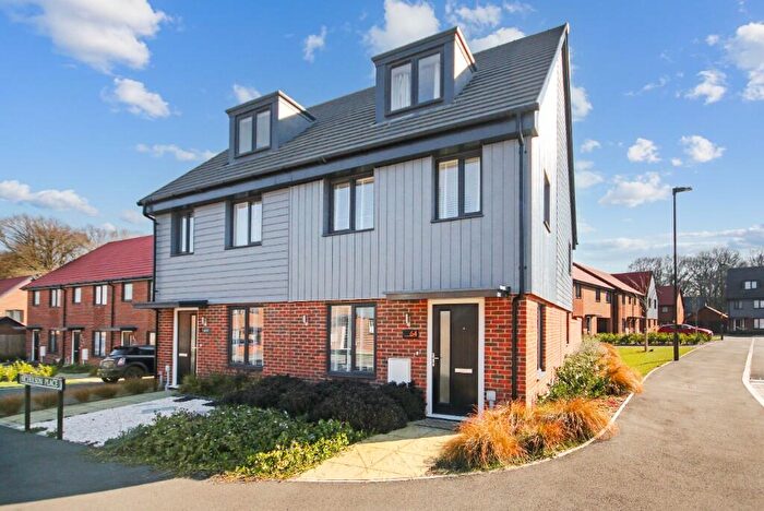 3 Bedroom Semi-Detached House For Sale In Payne Way, RH10