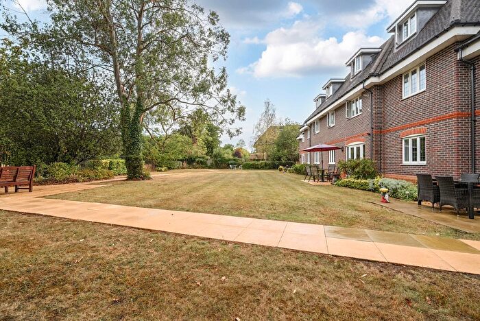 2 Bedroom Flat For Sale In Shoppenhangers Road, Maidenhead, Berkshire, SL6