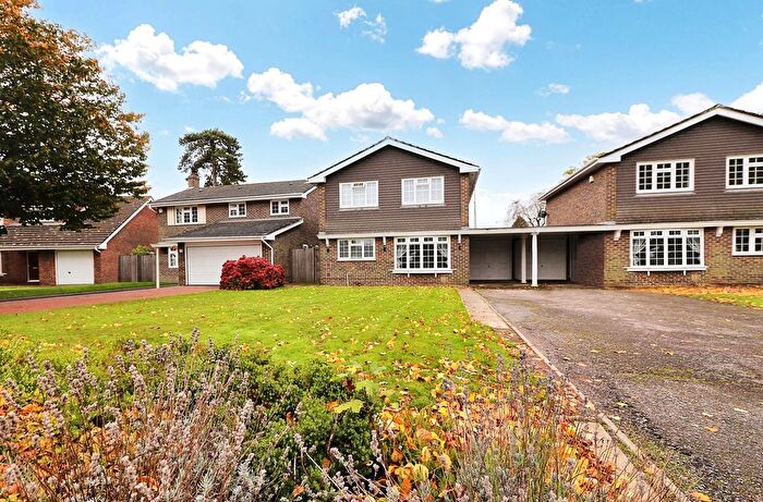 4 Bedroom Link Detached House For Sale In The Timbers, Fareham, PO15