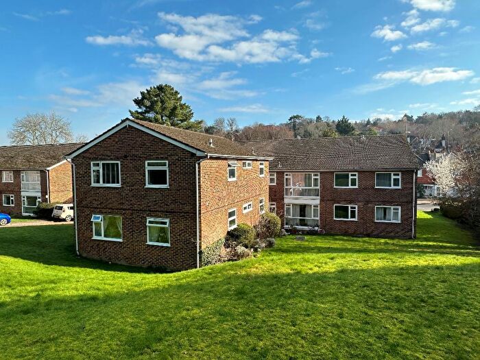 2 Bedroom Flat For Sale In Old Lodge Lane, Purley, Surrey, CR8