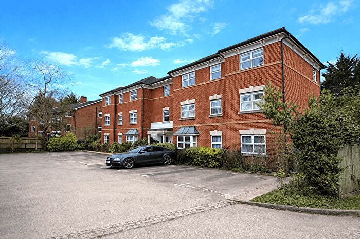 2 Bedroom Flat For Sale In Gordon Crescent, Camberley, GU15