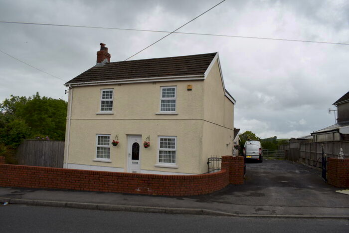 3 Bedroom House To Rent In Heol Llanelli, Carmarthenshire., SA15