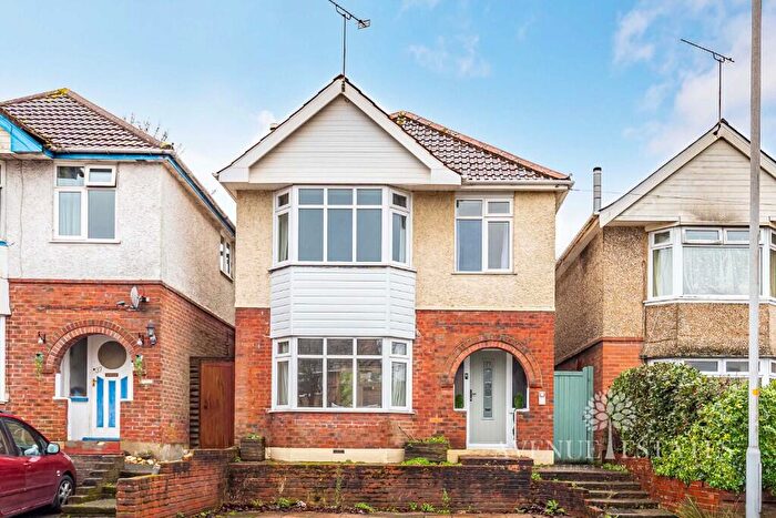 3 Bedroom Detached House For Sale In Yarmouth Road, Poole, Dorset, BH12