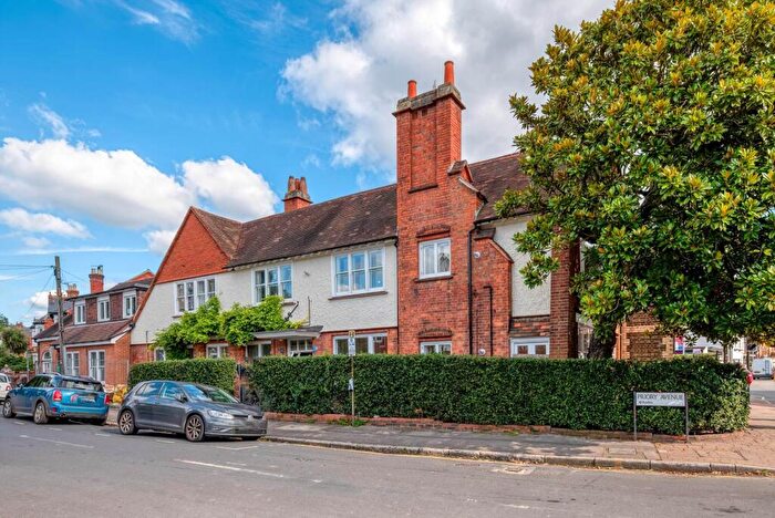 2 Bedroom Apartment For Sale In Priory Avenue, Caversham, RG4