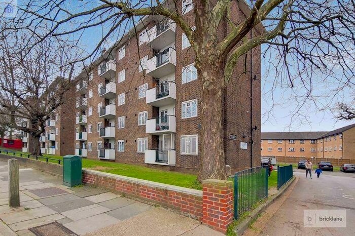 2 Bedroom Apartment To Rent In Restons Crescent, London, SE9
