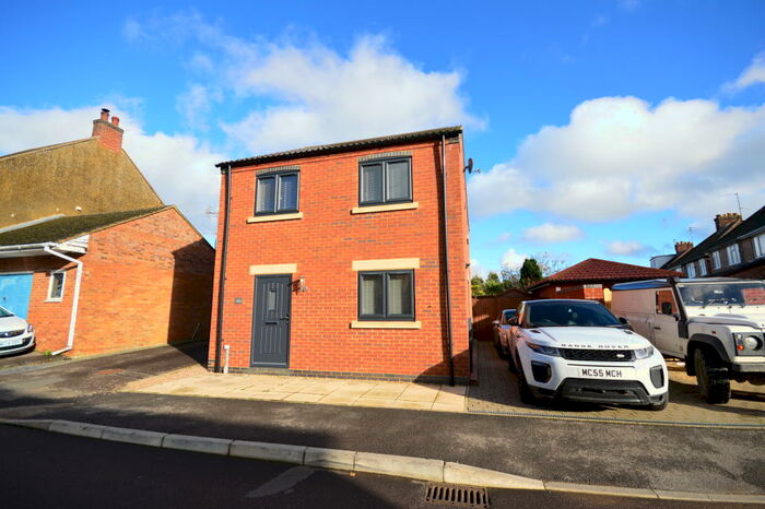 2 Bedroom House To Rent In Princes Avenue, Desborough, Kettering, NN14