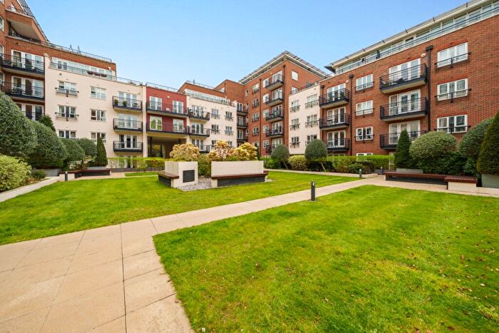 1 Bedroom Flat To Rent In Seven Kings Way, Royal Quarter, Kingston Upon Thames, KT2