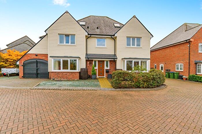 7 Bedroom Detached House For Sale In Brickyard Way, Faygate, Horsham, RH12
