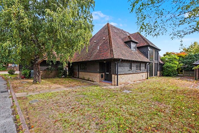4 Bedroom Barn Conversion For Sale In Seymour Road, Rainham, Gillingham, ME8
