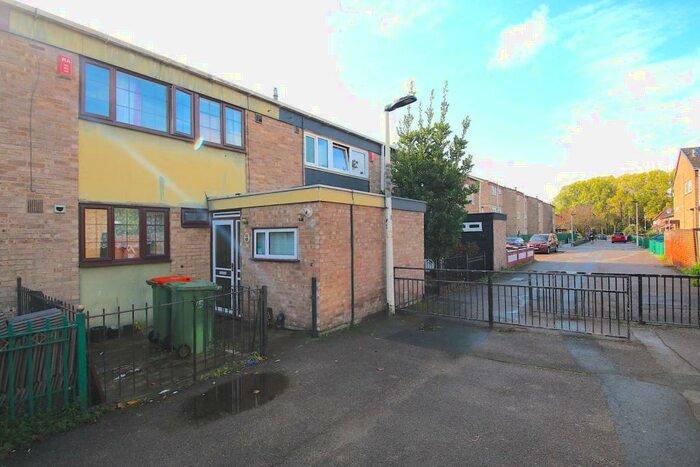 5 Bedroom House To Rent In Sark Walk, London, E16