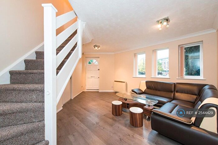 2 Bedroom Flat To Rent In Codling Close, London, E1W