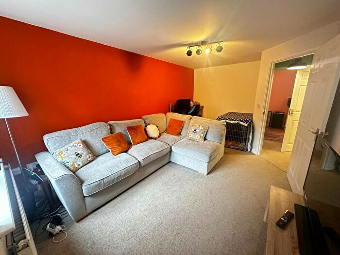 3 Bedroom Semi-Detached House To Rent In Furnace Close, LN6