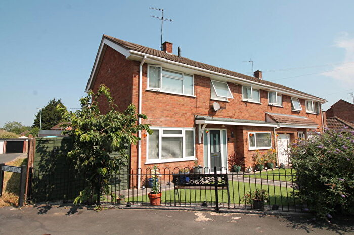 4 Bedroom Semi Detached House For Sale In Elmbury Drive, Tewkesbury, GL20