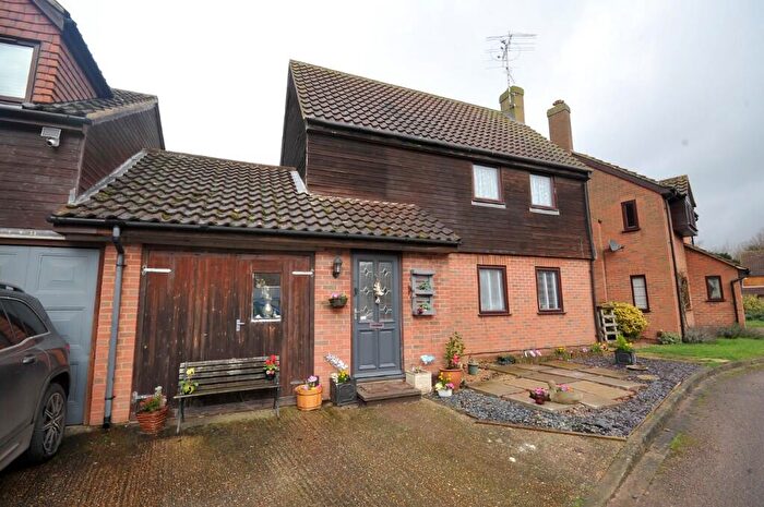 3 Bedroom Link Detached House For Sale In Elm Farm Close, Clifton, Bedfordshire, SG17