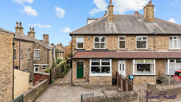 3 Bedroom Semi-Detached House For Sale In Garden Road, Brighouse, HD6