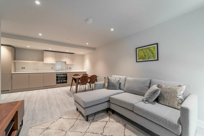 2 Bedroom Apartment To Rent In St Martin's Place, B15