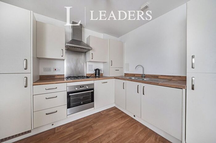 2 Bedroom Flat For Sale In Crabapple Road, Tonbridge, Kent, TN9