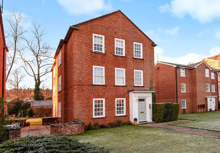 3 Bedroom Flat To Rent In Fairmile, Henley, RG9