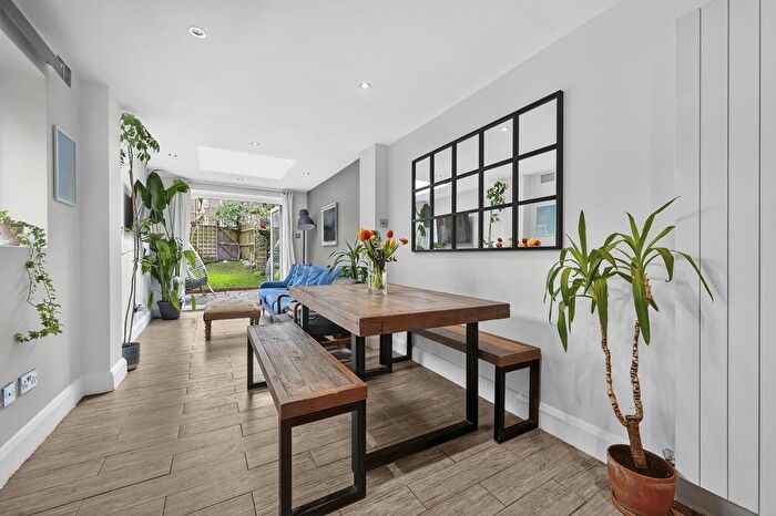 1 Bedroom Flat For Sale In Lordship Lane, London, SE22