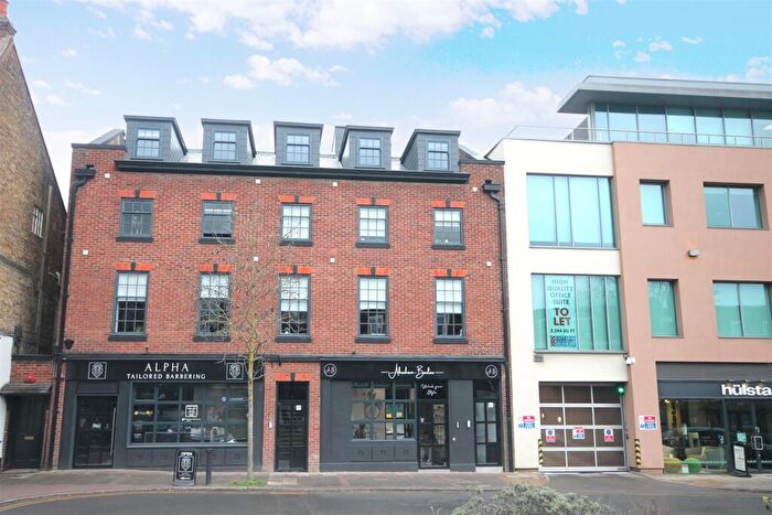 Apartment To Rent In High Street, Esher, KT10