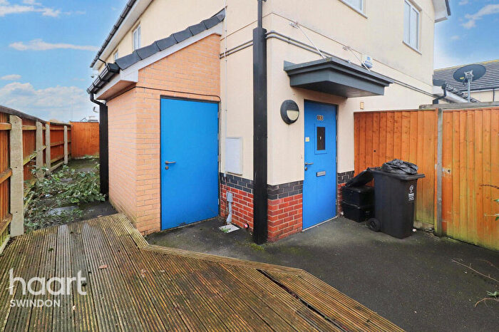 2 Bedroom Apartment To Rent In The Circle, Swindon, SN2