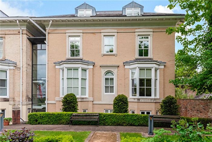 2 Bedroom Flat For Sale In Mill Mount, York, North Yorkshire, YO24