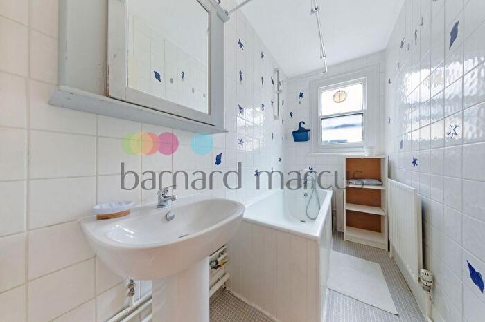 3 Bedroom Flat To Rent In Parchmore Road, Thornton Heath, CR7