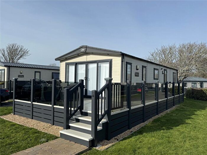 2 Bedroom Park Home For Sale In Highcliffe Meadow, Hoburne Naish, Barton On Sea, Hampshire, BH25