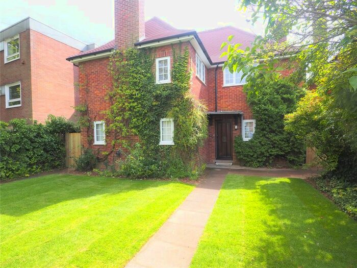3 Bedroom Detached House To Rent In Barton Road, Cambridge, Cambridgeshire, CB3