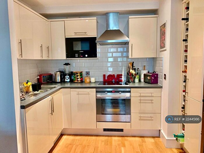1 Bedroom Flat To Rent In Peckham Grove, London, SE15