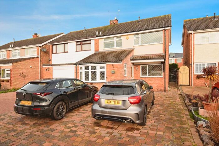 3 Bedroom Semi-Detached House For Sale In Dunvegan Close, Binley, Coventry, CV3