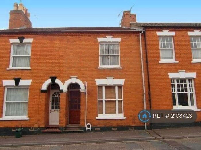 2 Bedroom Terraced House To Rent In Oxford Street, Milton Keynes, MK12