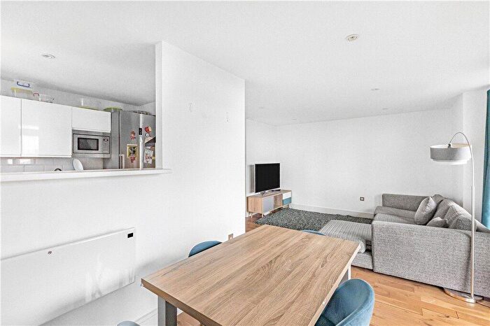 2 Bedroom Apartment To Rent In Wharf Lane, London, E14