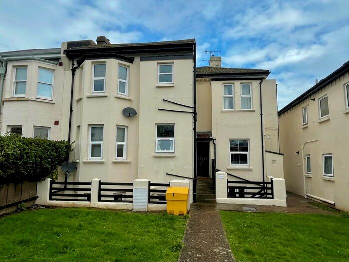 1 Bedroom Flat To Rent In Lyndhurst Road, Worthing, BN11