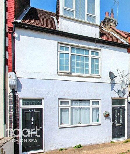 3 Bedroom Flat For Sale In Pall Mall, Leigh-On-Sea, SS9