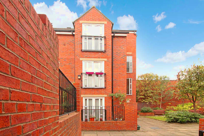 2 Bedroom Flat To Rent In Hexham, Northumberland, NE46