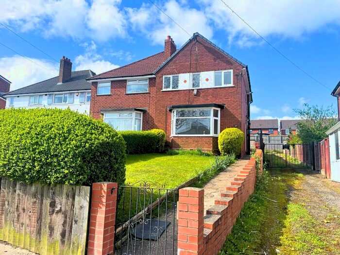 3 Bedroom Semi-Detached House To Rent In The Grove, Northfield, Birmingham, B31