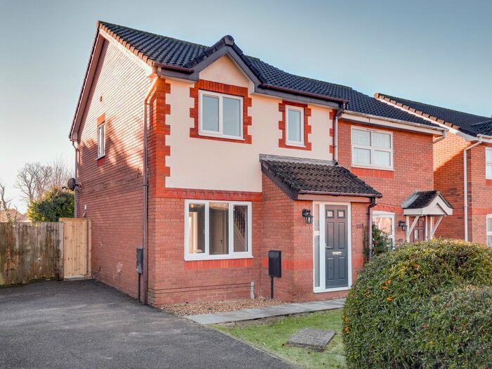 3 Bedroom Semi-Detached House To Rent In Mountain Ash Close, Hailsham, BN27