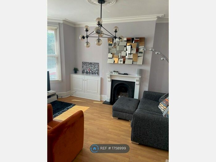 2 Bedroom Flat To Rent In Fulham Palace Road, London, SW6