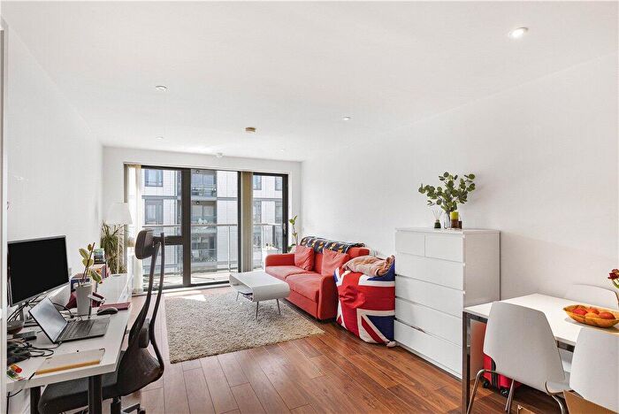 2 Bedroom Apartment To Rent In Upper North Street, London, E14