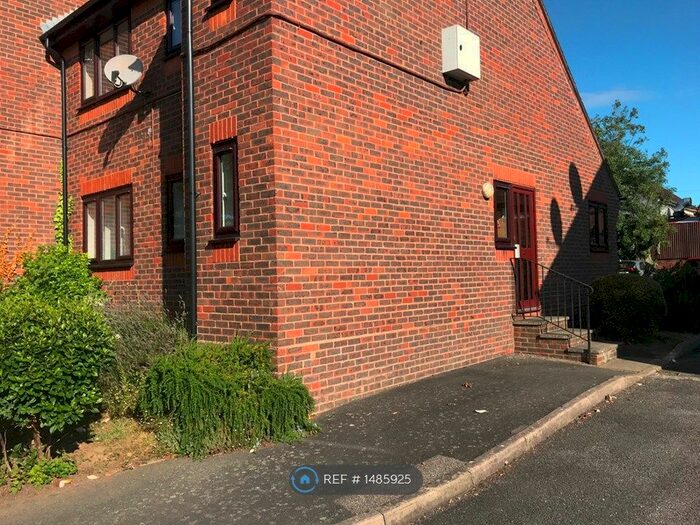 1 Bedroom Flat To Rent In Old School Place, Burgess Hill, RH15