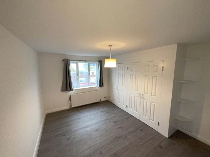2 Bedroom Flat To Rent In Brooklyn Court, Loughton, Essex, IG10