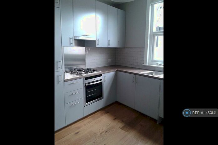 2 Bedroom Flat To Rent In Henniker Gardens, London, E6