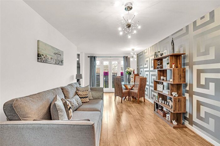 1 Bedroom Flat For Sale In Whistle Road, Mangotsfield, Bristol, BS16