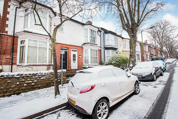 5 Bedroom Semi-Detached House To Rent In Derby Grove, NG7